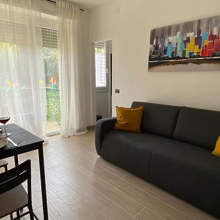 Moderno Ed Elegante Loft Con Balcone Appartement Milaan Buitenkant foto