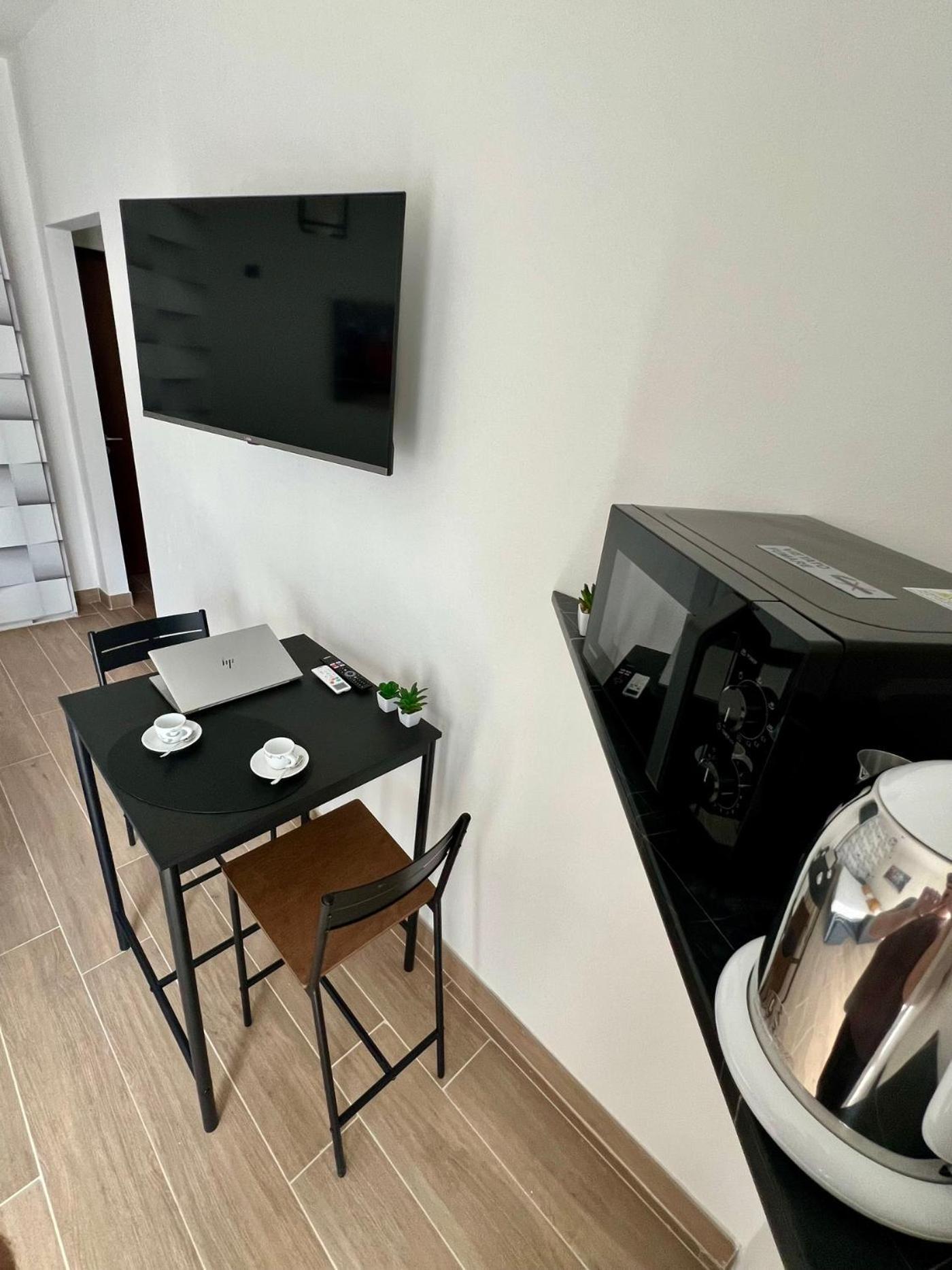 Moderno Ed Elegante Loft Con Balcone Appartement Milaan Buitenkant foto