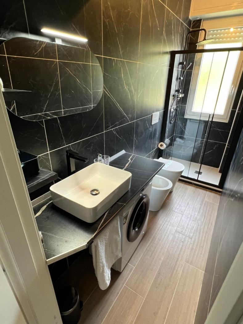 Moderno Ed Elegante Loft Con Balcone Appartement Milaan Buitenkant foto