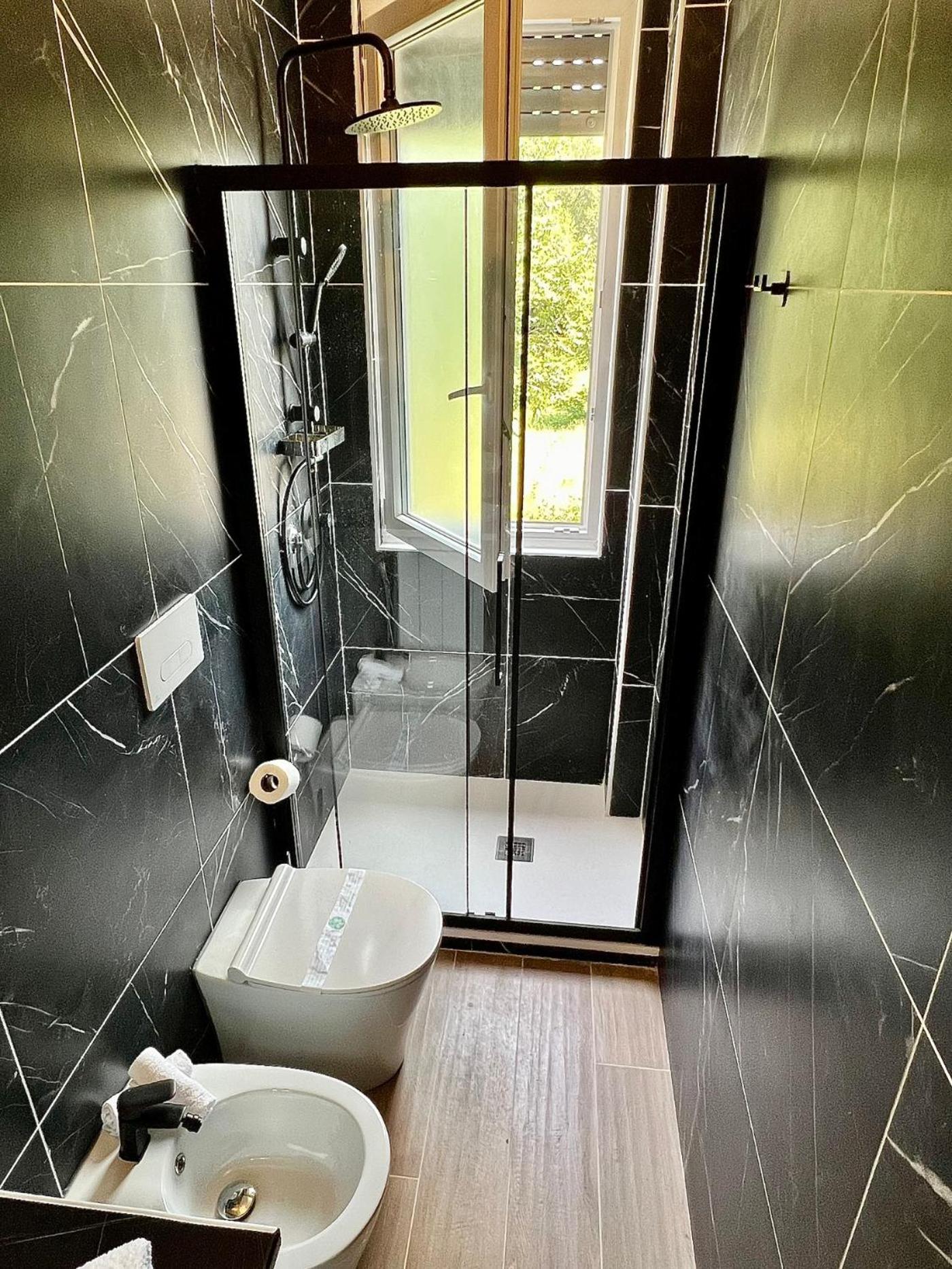 Moderno Ed Elegante Loft Con Balcone Appartement Milaan Buitenkant foto