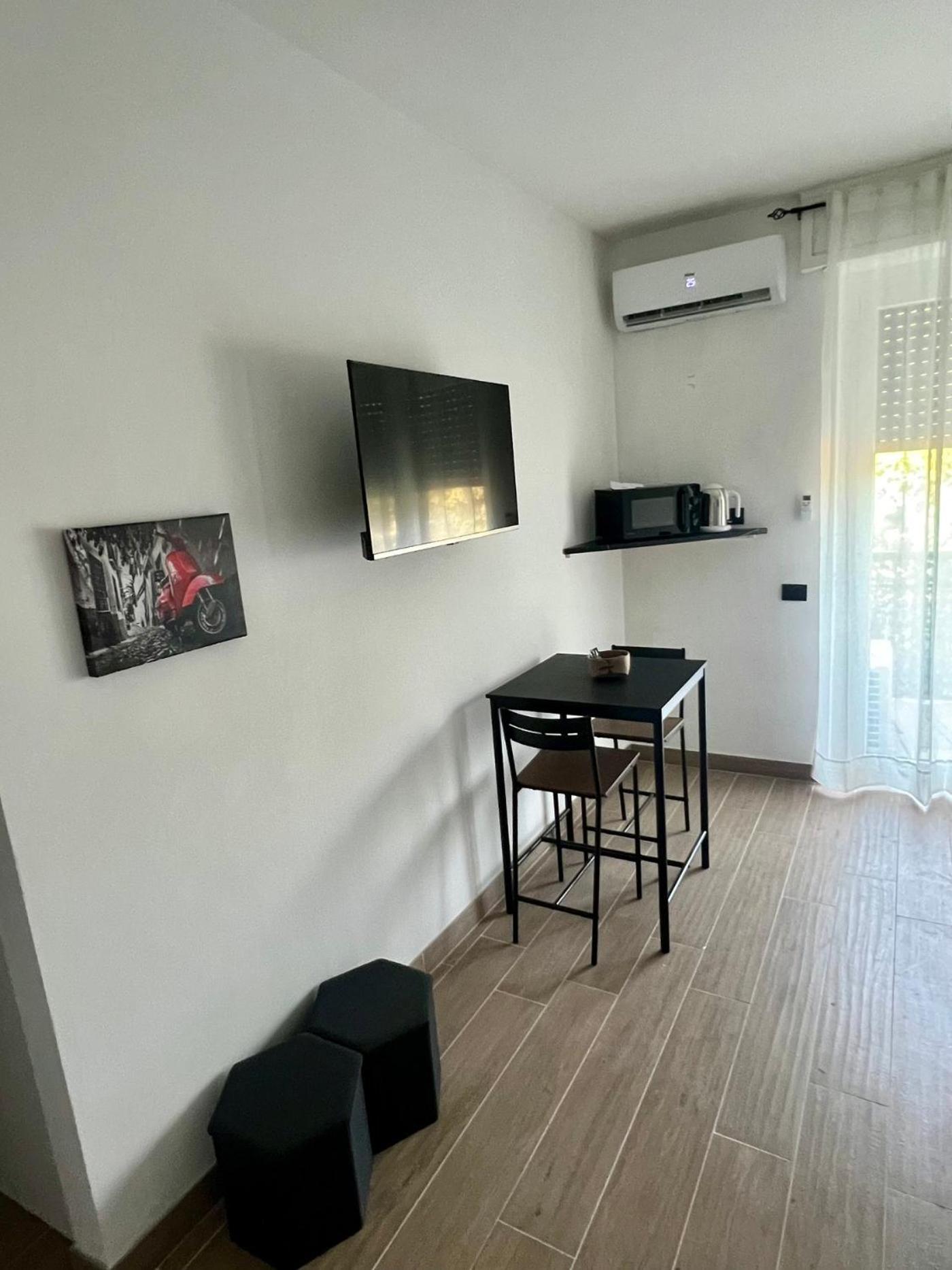 Moderno Ed Elegante Loft Con Balcone Appartement Milaan Buitenkant foto